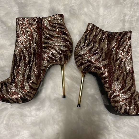 Glitter zebra print zip bootie size 6 - Picture 3 of 4